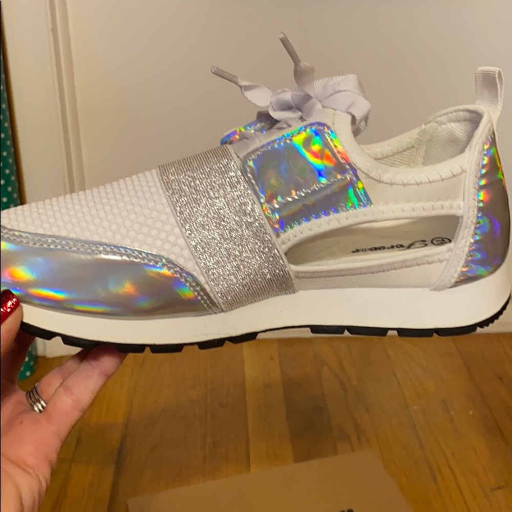 Sneakers - Picture 4 of 6